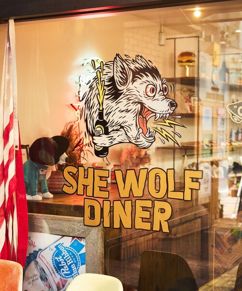 FREAK'S STORE（フリークスストア）の「限定展開 SHE WOLF DINER×FREAK'S STORE/シーウルフダイナー 別注 ビッグシルエット バックプリントTシャツ/UFO（Tシャツ/カットソー・メンズ・ブラック系その他2/ホワイト/ブラック系その他・LARGE/MEDIUM/SMALL）」の6枚目の写真