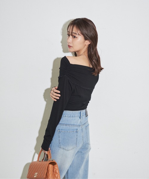 MOCOA'S(モコアズ)の「ギャザーオフショルプルオーバー(Tシャツ/カットソー・レディース・ブラック/ホワイト・FREE)」の12枚目の写真