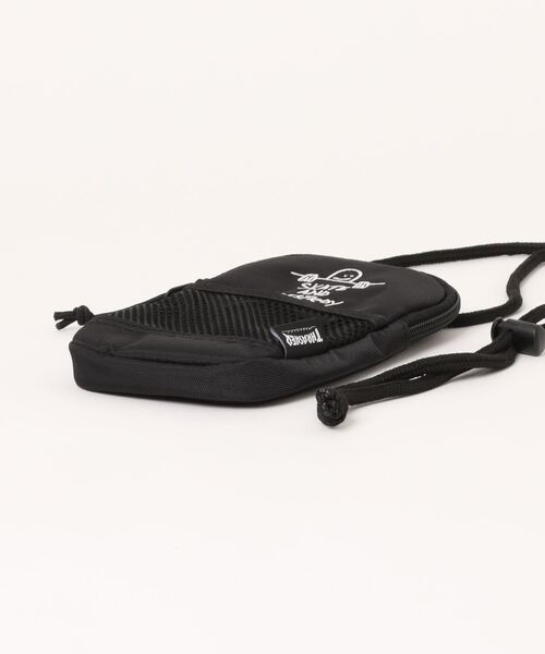 THRASHER（スラッシャー）の「スラッシャー　スマホポーチ ワンポイントロゴ メンズ レディース　大人カジュアル（ショルダーバッグ・メンズ・ブラック系その他/ブラック系その他2/ホワイト系その他・FREE）」の5枚目の写真