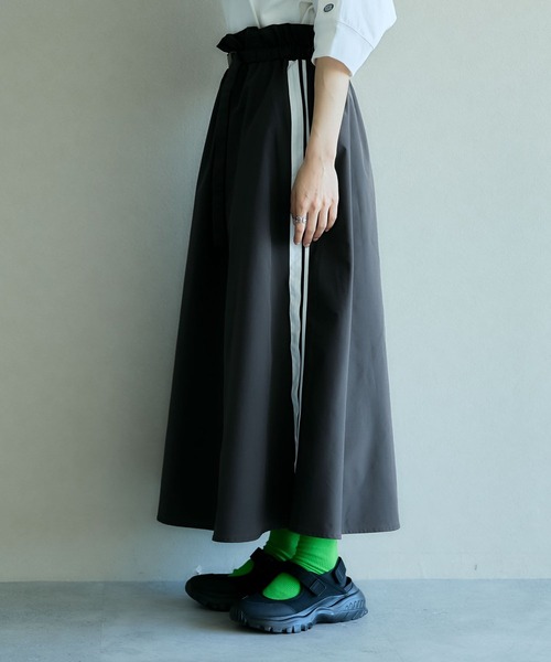 RAGEBLUE（レイジブルー）の「ウエストギャザー/ベルトフレアトラックスカート（スカート・レディース・ブラック/ブルー・FREE）」の14枚目の写真