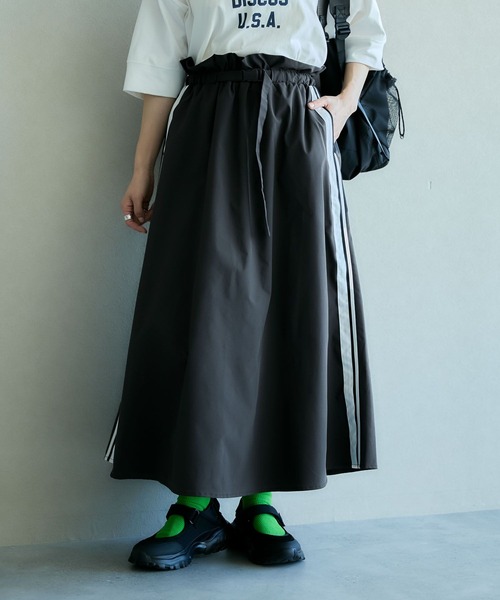 RAGEBLUE（レイジブルー）の「ウエストギャザー/ベルトフレアトラックスカート（スカート・レディース・ブラック/ブルー・FREE）」の22枚目の写真