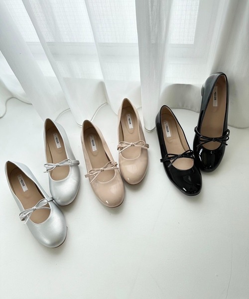 one after another NICE CLAUP（ワンアフターアナザーナイスクラップ）の「リボンストラップ付きパンプス（パンプス・レディース・ブラック/ベージュ・LL/L/M/S）」の3枚目の写真