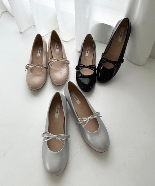 one after another NICE CLAUP（ワンアフターアナザーナイスクラップ）の「リボンストラップ付きパンプス（パンプス・レディース・ブラック/ベージュ・LL/L/M/S）」の4枚目の写真