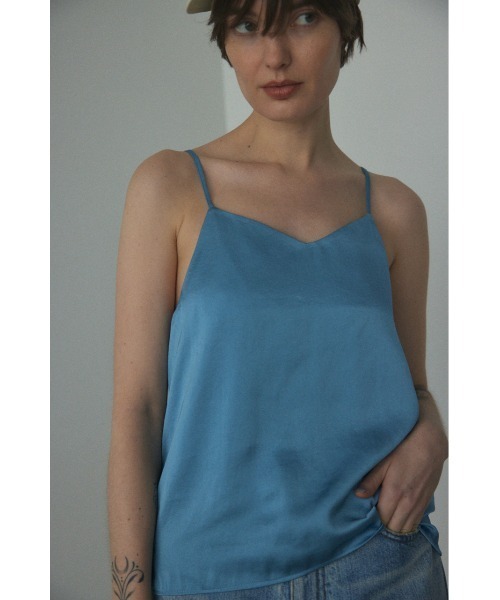 BLACK BY MOUSSY(ブラックバイマウジー)の「satin camisole(サテンキャミソール)(キャミソール・レディース・オフホワイト/ブルー/ブラック・FREE)」の1枚目の写真