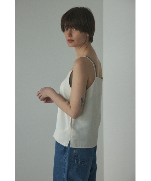 BLACK BY MOUSSY(ブラックバイマウジー)の「satin camisole(サテンキャミソール)(キャミソール・レディース・オフホワイト/ブルー/ブラック・FREE)」の5枚目の写真