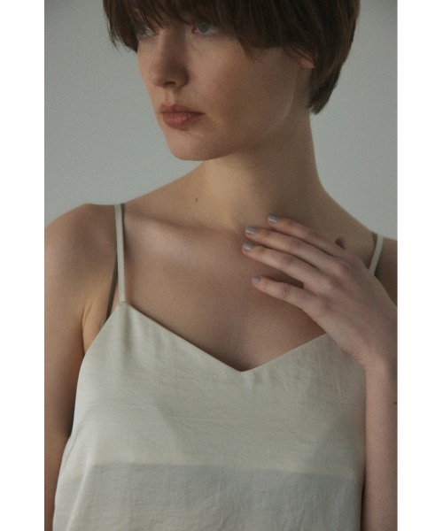 BLACK BY MOUSSY(ブラックバイマウジー)の「satin camisole(サテンキャミソール)(キャミソール・レディース・オフホワイト/ブルー/ブラック・FREE)」の7枚目の写真