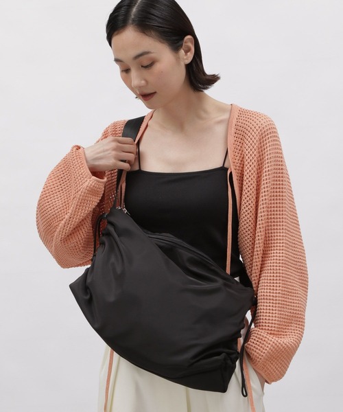 LAKOLE(ラコレ)の「サイドドロストショルダーバッグ / 116771(ショルダーバッグ・レディース・ブラック/ライトグリーン/ライトグレー・FREE)」の2枚目の写真