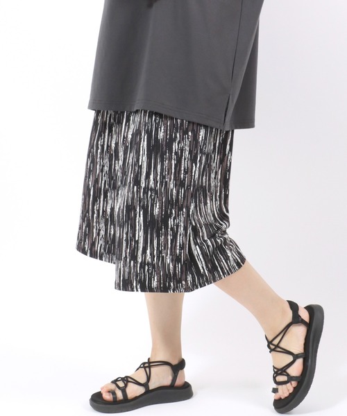 Salong hameu（サロン ハミュー）の「「着用動画あり」ストレッチ ガウチョパンツ/イージーパンツ/スカーチョ/ステテコ/無地・総柄・ライン柄・花柄・アニマル柄（その他パンツ・レディース・レオパード/カーキオリーブ/ブラック系その他3/ネイビー/グレイッシュベージュ/ブラック系その他2/ブラック/ネイビー系1/ブラック系その他5/ゼブラ/ブラック系その他4/ブラック系その他6・L/M）」の7枚目の写真