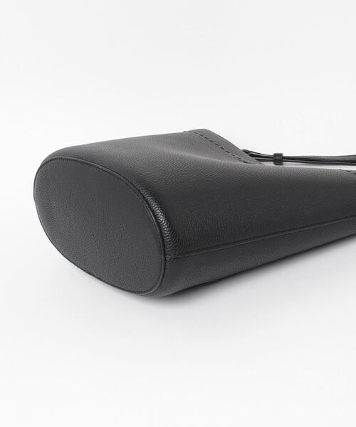 ECHELLE Liberte（エシェルリベルテ）の「TORY BURCH MCGRAW BUCKET BAG リーバーチ マックグロー バケットバッグ（ショルダーバッグ・レディース・ライトブラウン/ブラック・FREE）」の13枚目の写真