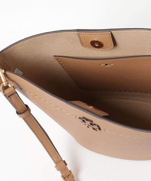 ECHELLE Liberte（エシェルリベルテ）の「TORY BURCH MCGRAW BUCKET BAG リーバーチ マックグロー バケットバッグ（ショルダーバッグ・レディース・ライトブラウン/ブラック・FREE）」の16枚目の写真