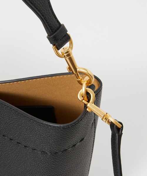 ECHELLE Liberte（エシェルリベルテ）の「TORY BURCH MCGRAW BUCKET BAG リーバーチ マックグロー バケットバッグ（ショルダーバッグ・レディース・ライトブラウン/ブラック・FREE）」の8枚目の写真