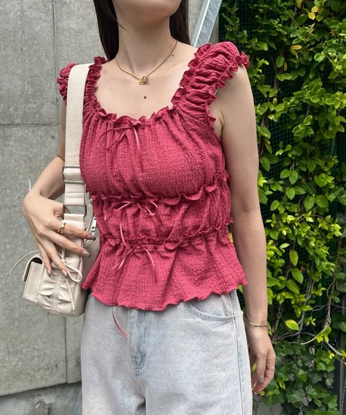 one after another NICE CLAUP（ワンアフターアナザーナイスクラップ）の「フリルメロービスチェ（タンクトップ・レディース・ブラック/レッド/アイボリー・FREE）」の2枚目の写真