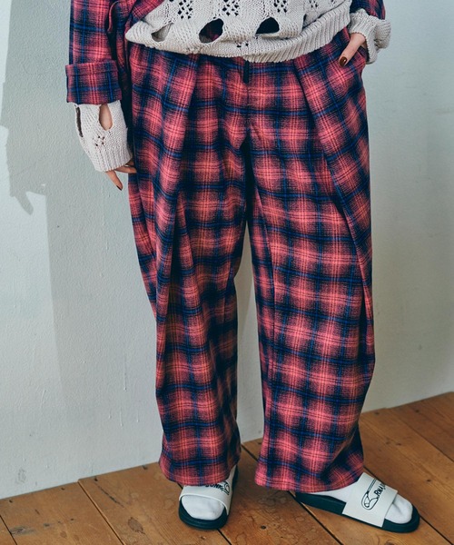 RNA（アールエヌエー）の「R4254 チェックチャイナパンツ（その他パンツ・レディース・ブラック×ピンク/ホワイト×ブラック/ブラック×グリーン・MEDIUM）」の3枚目の写真