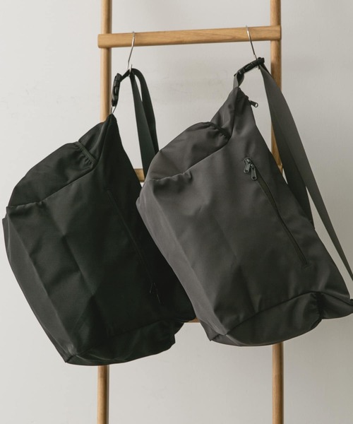 URBAN RESEARCH DOORS(アーバンリサーチドアーズ)の「サイドポケットショルダーバッグ 18L(ショルダーバッグ・メンズ・ブラック/グレー・-)」の6枚目の写真