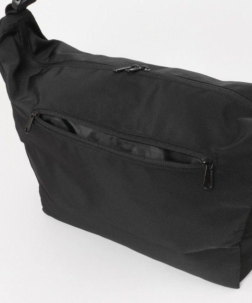 URBAN RESEARCH DOORS(アーバンリサーチドアーズ)の「サイドポケットショルダーバッグ 18L(ショルダーバッグ・メンズ・ブラック/グレー・-)」の14枚目の写真