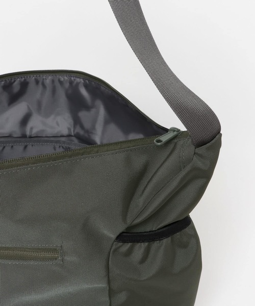 URBAN RESEARCH DOORS(アーバンリサーチドアーズ)の「サイドポケットショルダーバッグ 18L(ショルダーバッグ・メンズ・ブラック/グレー・-)」の15枚目の写真