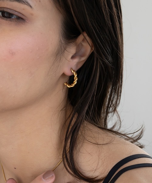 abaskdesign(アバスクデザイン)の「金属アレルギー対応 ツイストステンレスピアス S(ピアス(両耳用)・レディース・シルバー/ゴールド・FREE)」の1枚目の写真