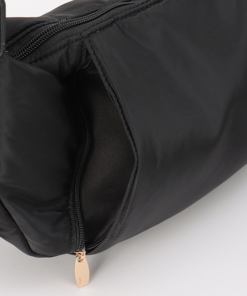 ikka（イッカ）の「ハーフムーンボンディングショルダーバッグ（ショルダーバッグ・レディース・ブラック/グレー/ブラウン・FREE）」の8枚目の写真