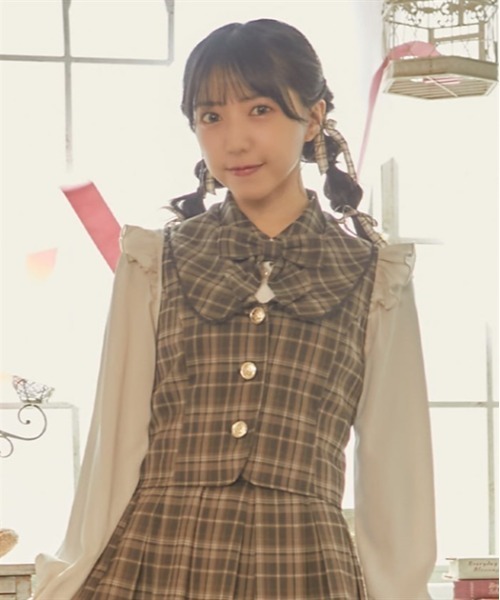 axes femme POETIQUE(アクシーズファムポエティック)の「襟デザインショートベスト(ベスト・レディース・ブラック/グリーン/ブラウン・MEDIUM)」の3枚目の写真