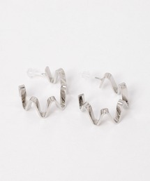 ウネウネ樹脂ピアス