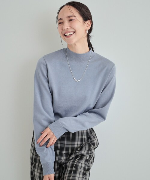 SHOO・LA・RUE（シューラルー）の「【高レビュー/洗える】ちくちくしにくい なめらかハイネックニット（ニット/セーター・レディース・グリーン系/オフホワイト/グレー/ブラック/ベビーピンク/ライトブルー・02/03/04）」の5枚目の写真