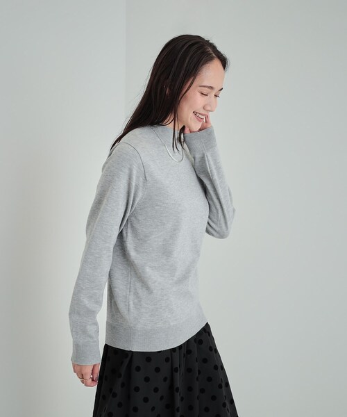 SHOO・LA・RUE（シューラルー）の「【高レビュー/洗える】ちくちくしにくい なめらかハイネックニット（ニット/セーター・レディース・グリーン系/オフホワイト/グレー/ブラック/ベビーピンク/ライトブルー・02/03/04）」の7枚目の写真