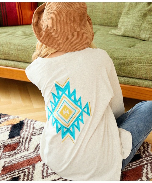 anap mimpi（アナップミンピ）の「オルテガ柄 ラウンドヘム 長袖 ビッグ ロンT（Tシャツ/カットソー・レディース・オフホワイト/キナリ/ダークグレー・FREE）」の14枚目の写真