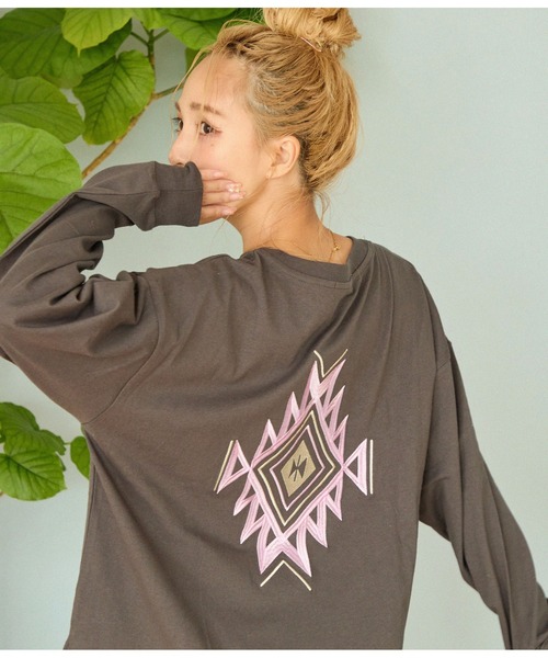 anap mimpi（アナップミンピ）の「オルテガ柄 ラウンドヘム 長袖 ビッグ ロンT（Tシャツ/カットソー・レディース・オフホワイト/キナリ/ダークグレー・FREE）」の19枚目の写真