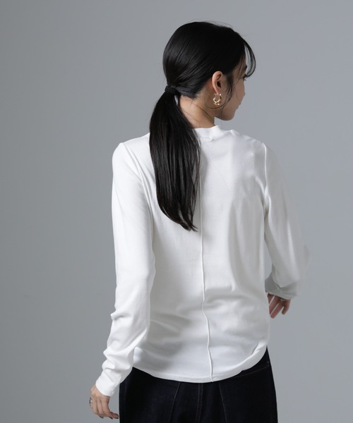 NANO universe（ナノユニバース）の「ジンジャー吸湿発熱抗菌防臭クルーネックカットソー（Tシャツ/カットソー・レディース・ブラック/ライトグレー/ホワイト・FREE）」の13枚目の写真