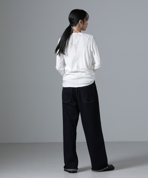 NANO universe（ナノユニバース）の「ジンジャー吸湿発熱抗菌防臭クルーネックカットソー（Tシャツ/カットソー・レディース・ブラック/ライトグレー/ホワイト・FREE）」の17枚目の写真