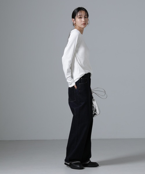 NANO universe（ナノユニバース）の「ジンジャー吸湿発熱抗菌防臭クルーネックカットソー（Tシャツ/カットソー・レディース・ブラック/ライトグレー/ホワイト・FREE）」の15枚目の写真