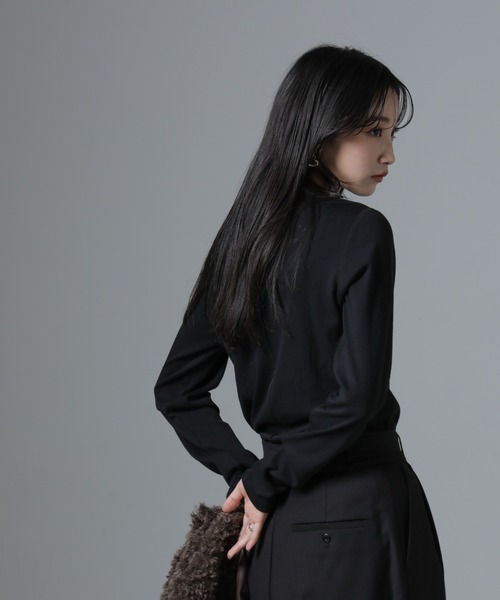 NANO universe（ナノユニバース）の「ジンジャー吸湿発熱抗菌防臭クルーネックカットソー（Tシャツ/カットソー・レディース・ブラック/ライトグレー/ホワイト・FREE）」の19枚目の写真