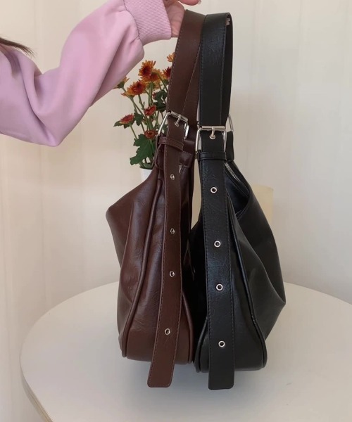 FREE STYLISTS（フリー スタイリスト）の「Y2K リングベルトビンテージライクショルダー/ハンドバッグ  A4対応大容量（ショルダーバッグ・レディース・ブラック/ブラウン・FREE）」の5枚目の写真