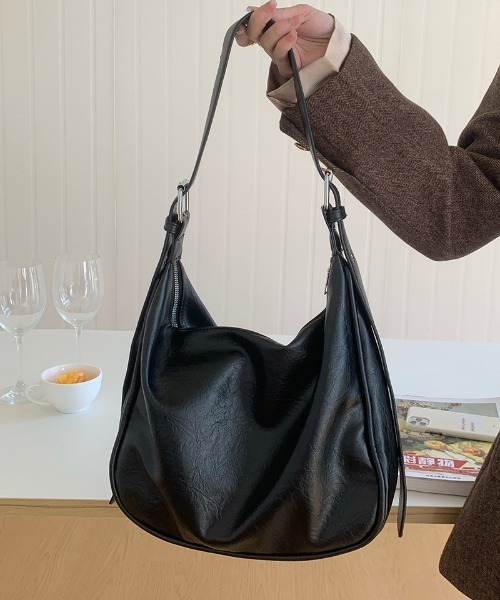 FREE STYLISTS（フリー スタイリスト）の「Y2K リングベルトビンテージライクショルダー/ハンドバッグ  A4対応大容量（ショルダーバッグ・レディース・ブラック/ブラウン・FREE）」の15枚目の写真