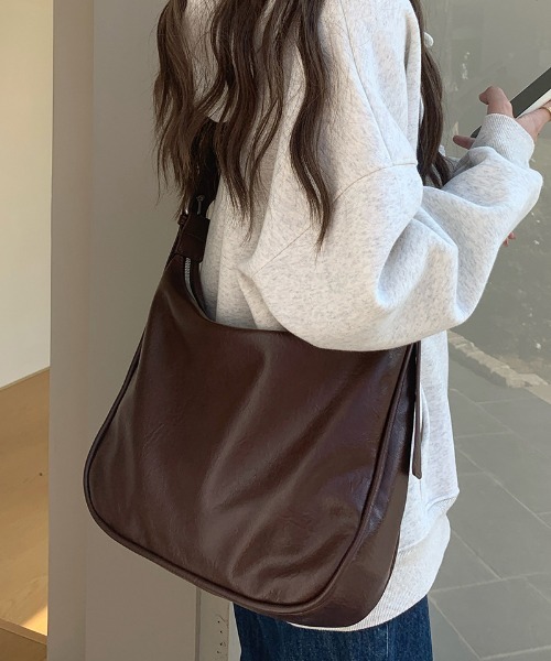 FREE STYLISTS（フリー スタイリスト）の「Y2K リングベルトビンテージライクショルダー/ハンドバッグ  A4対応大容量（ショルダーバッグ・レディース・ブラック/ブラウン・FREE）」の4枚目の写真