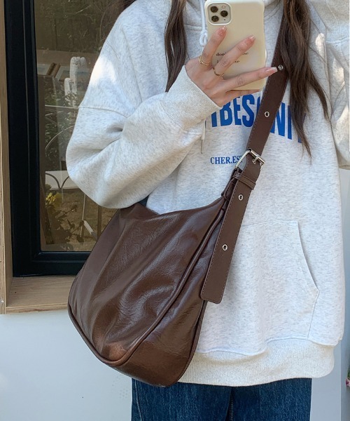 FREE STYLISTS（フリー スタイリスト）の「Y2K リングベルトビンテージライクショルダー/ハンドバッグ  A4対応大容量（ショルダーバッグ・レディース・ブラック/ブラウン・FREE）」の9枚目の写真