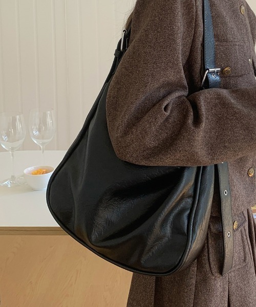 FREE STYLISTS（フリー スタイリスト）の「Y2K リングベルトビンテージライクショルダー/ハンドバッグ  A4対応大容量（ショルダーバッグ・レディース・ブラック/ブラウン・FREE）」の11枚目の写真