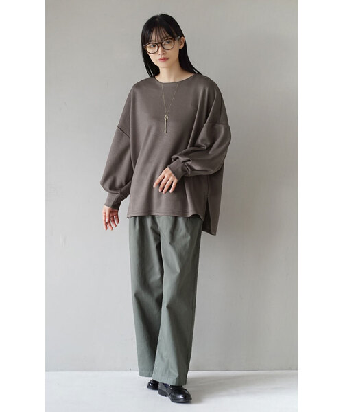e-zakkamania stores(イーザッカマニアストアーズ)の「ネックレス刺繍 チャーム付きプルオーバー(Tシャツ/カットソー・レディース・グレイッシュベージュ/ブラック/チャコール・フリー)」の7枚目の写真