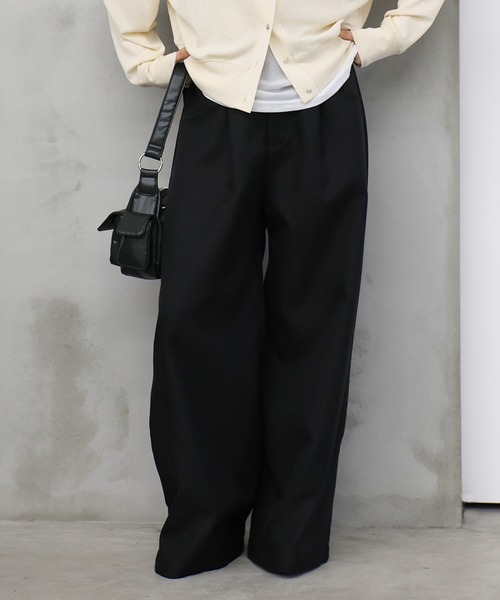 select MOCA（セレクトモカ）の「ルーズシルエットディープタックパンツ（スラックス・レディース・アイボリー/ブラック・MEDIUM/LARGE）」の2枚目の写真