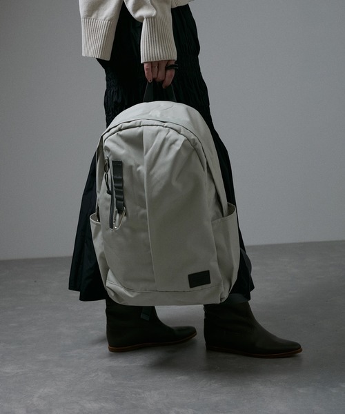 SALON adam et rope'（サロン アダム エ ロペ）の「【WEB限定】[ショルダーバッグ付き・ユニセックスで使える・軽量・A4対応・大容量]バックパック 4（バックパック/リュック・レディース・グレー/ブラック/ダークブラウン/グレー系その他/キナリ・FREE）」の6枚目の写真