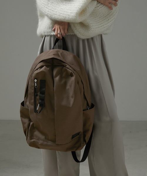 SALON adam et rope'（サロン アダム エ ロペ）の「【WEB限定】[ショルダーバッグ付き・ユニセックスで使える・軽量・A4対応・大容量]バックパック 4（バックパック/リュック・レディース・グレー/ブラック/ダークブラウン/グレー系その他/キナリ・FREE）」の7枚目の写真