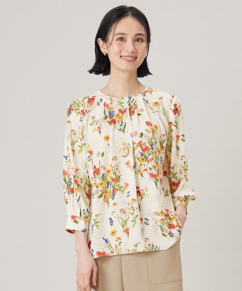 自由区(ジユウク)の「フラワーガーデンプリント ブラウス(シャツ/ブラウス・レディース・ピンク系5/グレー系5・46/44)」の2枚目の写真