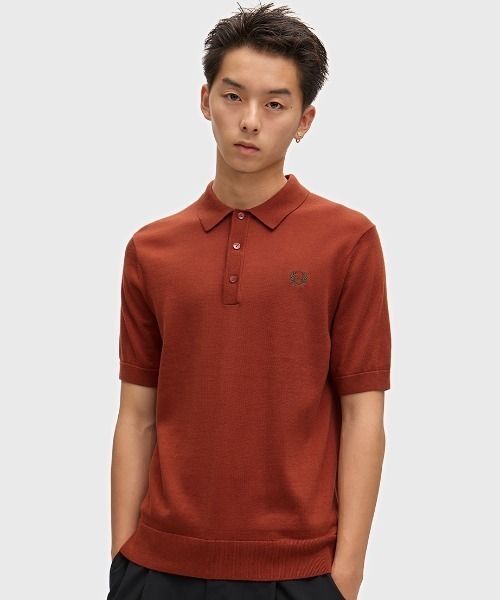 FRED PERRY(フレッドペリー)の「Cotton Knitted Polo Shirt/コットンニットポロシャツ(ポロシャツ・メンズ・ブルー/グリーン/ベージュ/オレンジ/ライトブルー/ブラック/ゴールド/ライトオリーブ/セージグリーン/ダークネイビー/ブラック系その他/ダークグリーン/ライトベージュ/ネイビー/サックスブルー/ブラウン・M/L/S)」の3枚目の写真