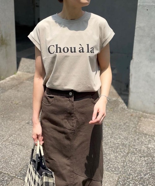 aquagarage(アクアガレージ)の「【L・LL追加】フレンチスリーブロゴTシャツ レディース 二の腕カバー 半袖Tシャツ 大きいサイズ(Tシャツ/カットソー・レディース・ブラック/グレイッシュベージュ/チャコール/ホワイト×シルバー/ホワイト・M/LL/L)」の16枚目の写真