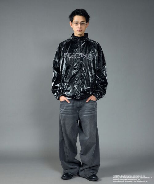 PLAYBOY（プレイボーイ）の「【SEQUENZ（シークエンズ）】PB COATING JACKET / プレイボーイ ジャケット コーティング フルジップ センターロゴ（ブルゾン・メンズ・バーガンディー/ブラック・SMALL/MEDIUM/LARGE）」の5枚目の写真
