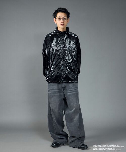 PLAYBOY（プレイボーイ）の「【SEQUENZ（シークエンズ）】PB COATING JACKET / プレイボーイ ジャケット コーティング フルジップ センターロゴ（ブルゾン・メンズ・バーガンディー/ブラック・SMALL/MEDIUM/LARGE）」の6枚目の写真