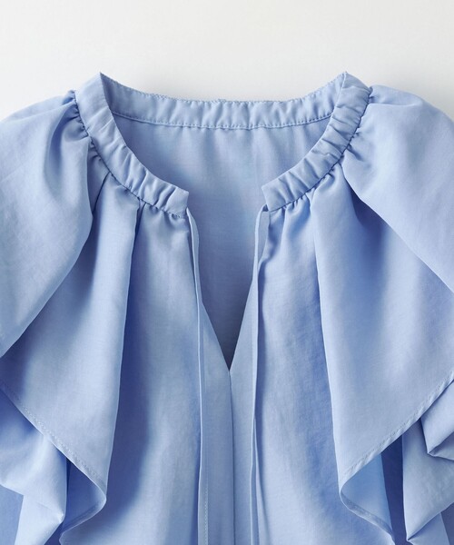 EMMEL REFINES(エメルリファインズ)の「<EMMEL REFINES>EM フィブリルサテン Wケープ ブラウス(シャツ/ブラウス・レディース・ブラック/ライトブルー/ホワイト・FREE)」の5枚目の写真