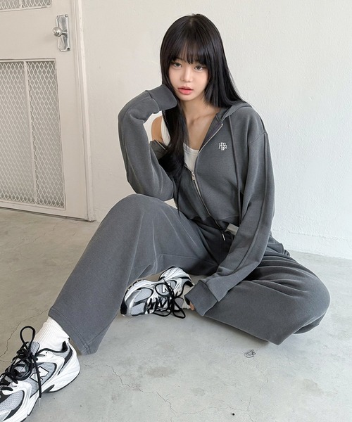 パーカー A'GEM/9 × .kom 「muah muah/ムーアムーア」 STITCH LOGO PIGMENT HOOD ZIPUP/ステッチロ A'GEM/9 × .kom 『muah muah/ムーアムーア』 STITCH LOGO