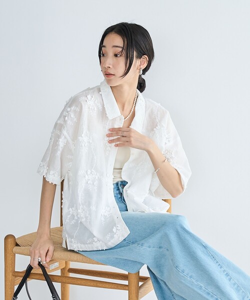 coen（コーエン）の「【新色登場・追加】3Dフラワー刺繍 ハーフスリーブシャツ（シャツ/ブラウス・レディース・ロイヤルブルー/ブラック/オフホワイト/ナチュラル/ライム・M/L）」の6枚目の写真