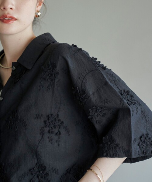coen（コーエン）の「【新色登場・追加】3Dフラワー刺繍 ハーフスリーブシャツ（シャツ/ブラウス・レディース・ロイヤルブルー/ブラック/オフホワイト/ナチュラル/ライム・M/L）」の16枚目の写真